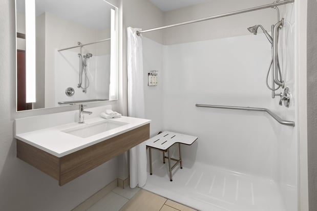Images Holiday Inn Express & Suites Acme-Traverse City by IHG