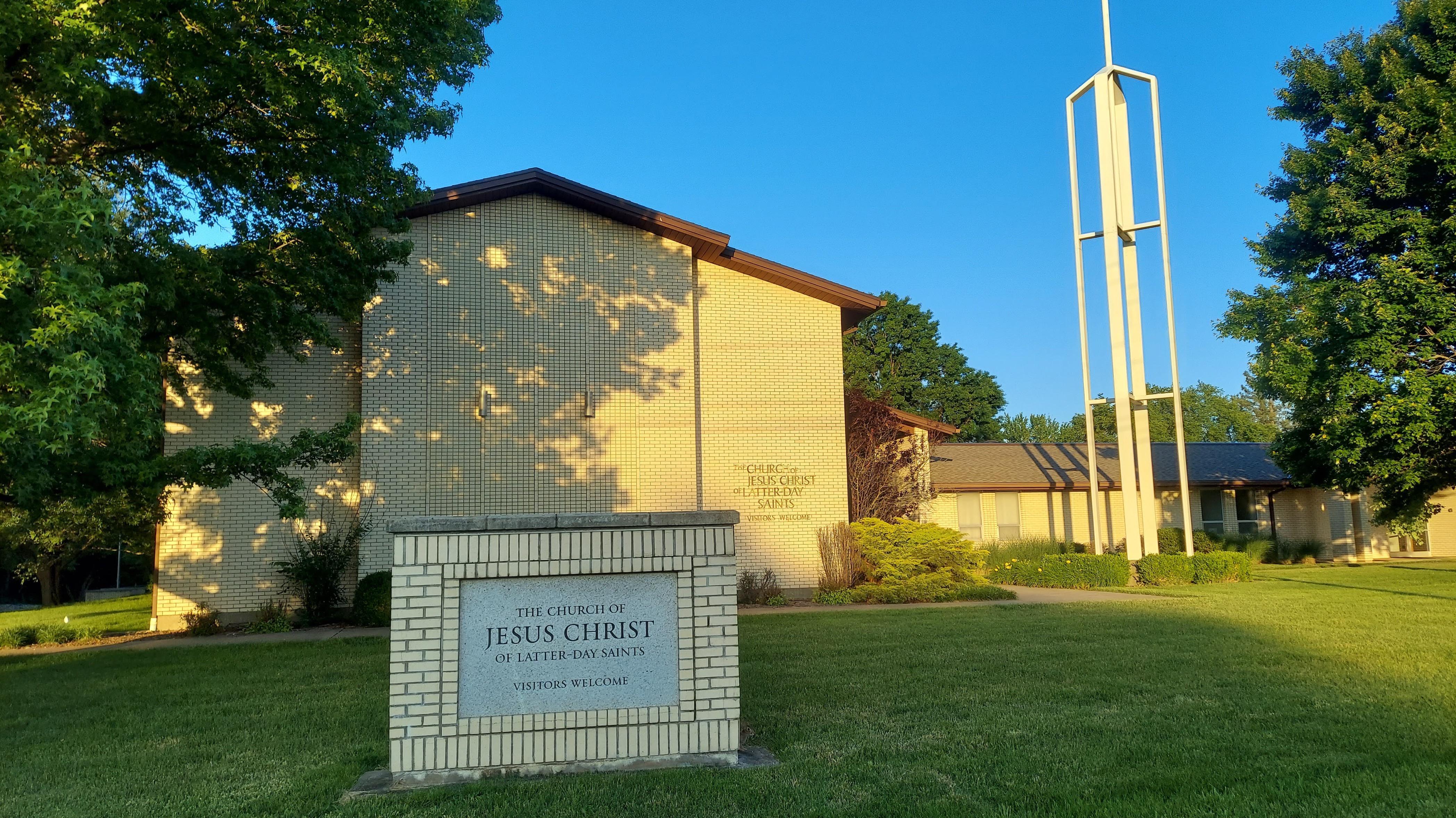 Photo of The Church of Jesus Christ of Latter-day Saints located in Monett, Missouri exterior.