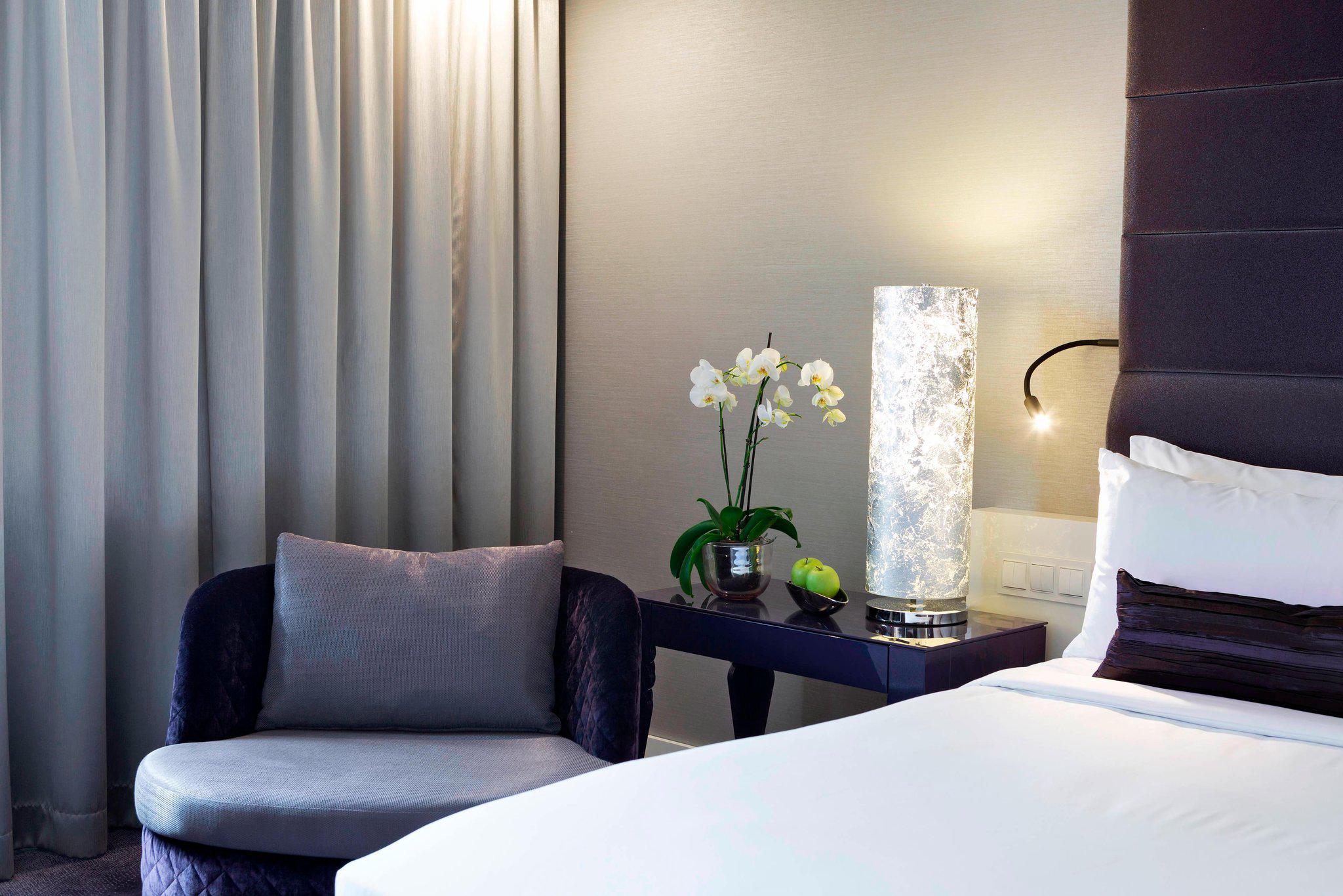 Renaissance Wien Hotel, Linke Wienzeile/Ullmannstrasse 71 in Vienna