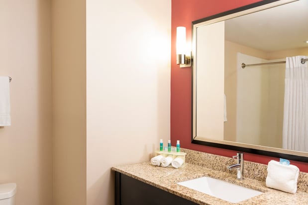 Images Holiday Inn Express & Suites New Philadelphia by IHG