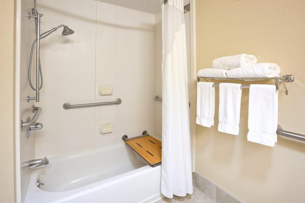 Images Holiday Inn Express Cedar Rapids (Collins Rd) by IHG