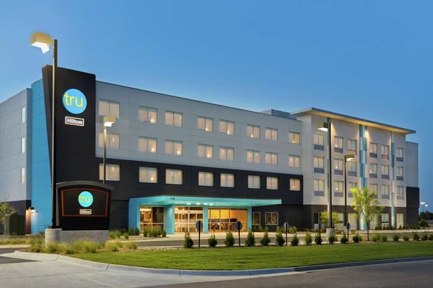 Images Tru by Hilton Wichita Northeast