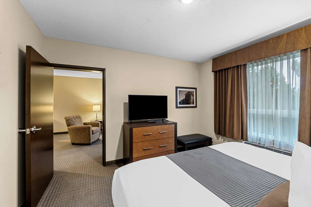 Images Best Western Plus Lacombe Inn & Suites