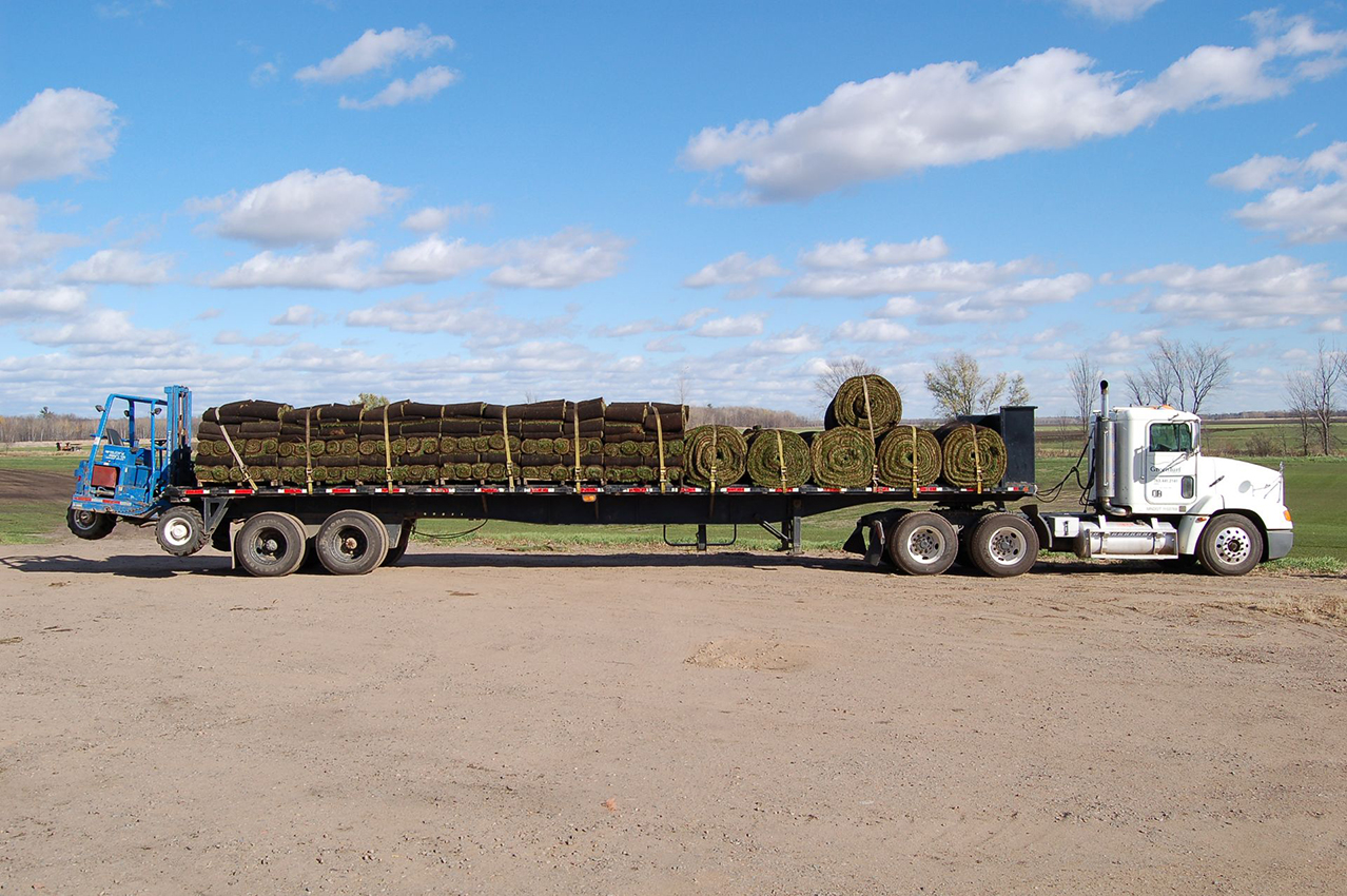 Quality you can see, service you can trust. Whether you&rsquo;re a homeowner or a contractor, GreenTurf Sod Farms is committed to your complete satisfaction. Let&rsquo;s grow something great!