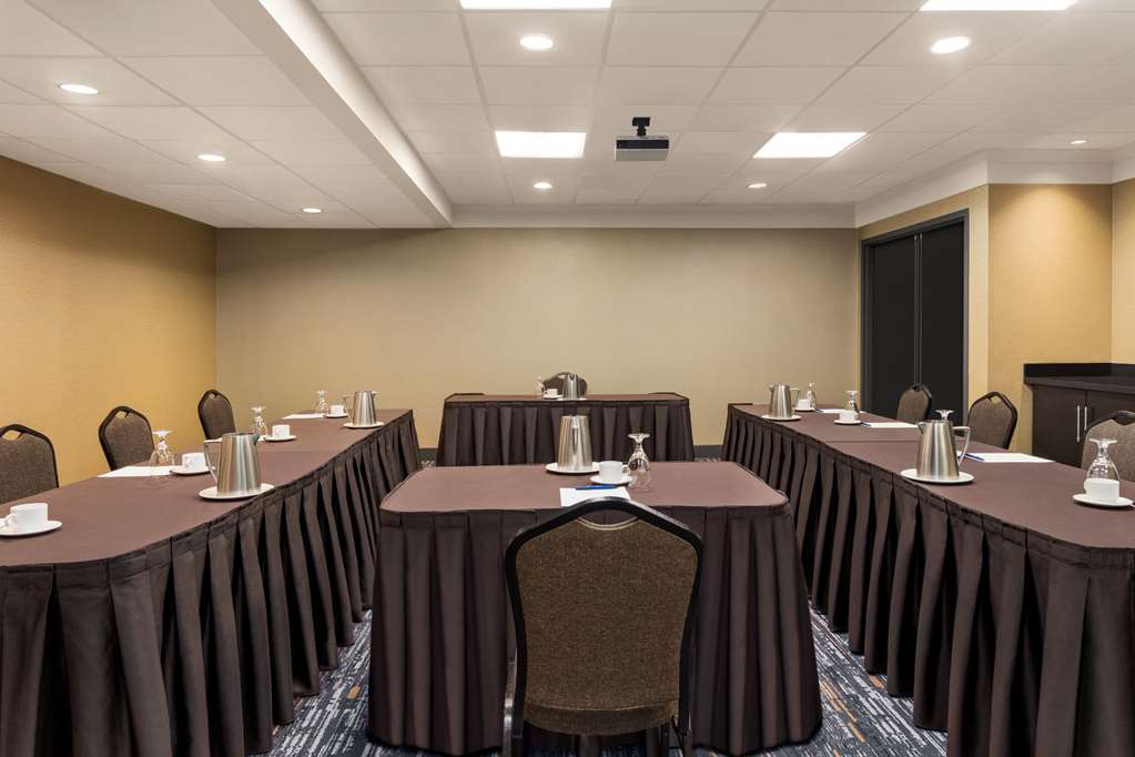 Images DoubleTree by Hilton Pointe Claire Montreal Airport West