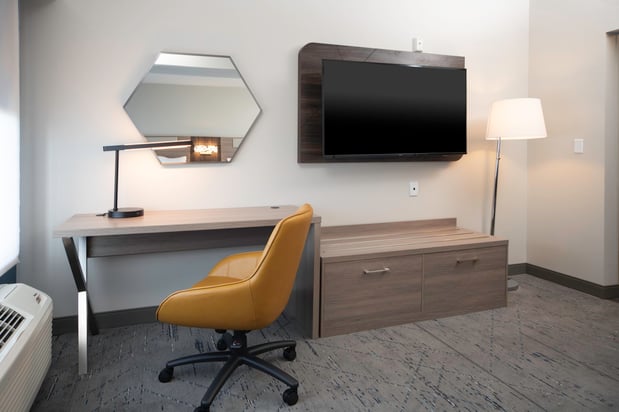 Images Holiday Inn Express & Suites Indianapolis - East by IHG