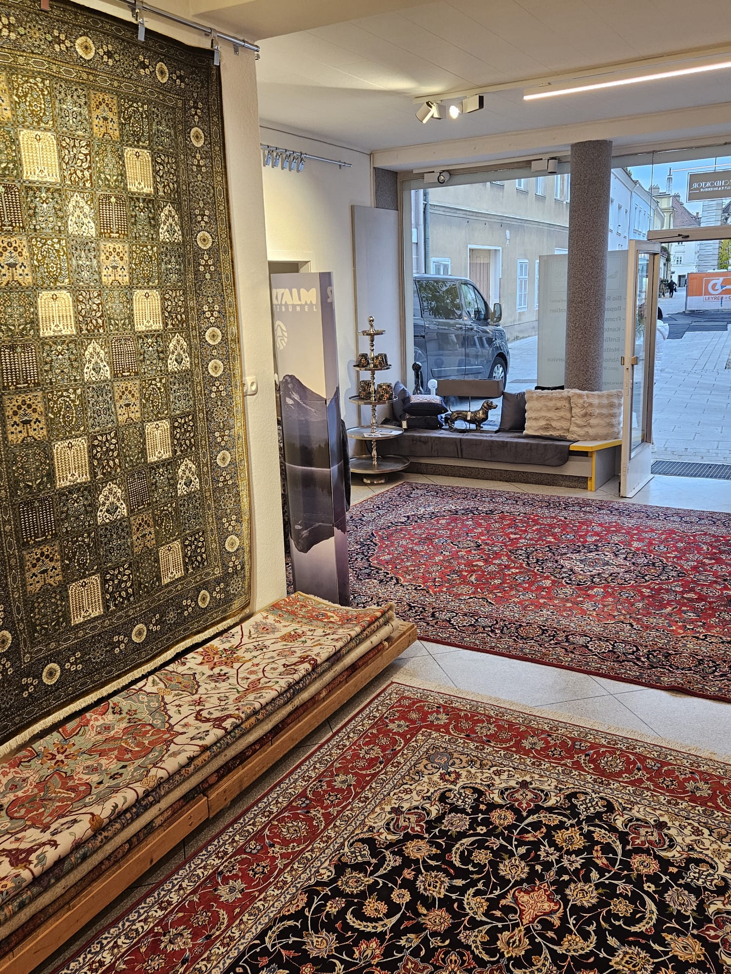 Bild 5 von Teppichdoktor Galerie & Interieur