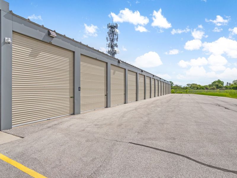 3933_Exterior Units
