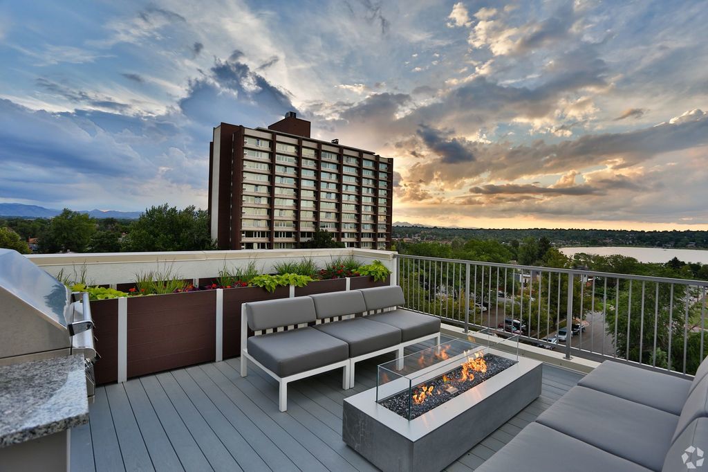 X at Sloan's Apartments Image