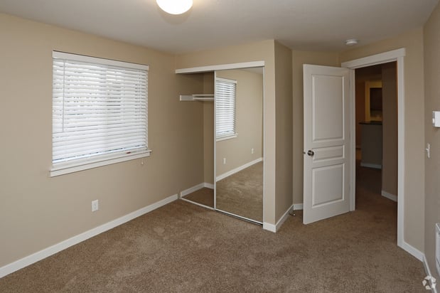 Images Commons at Avalon Park Apartments