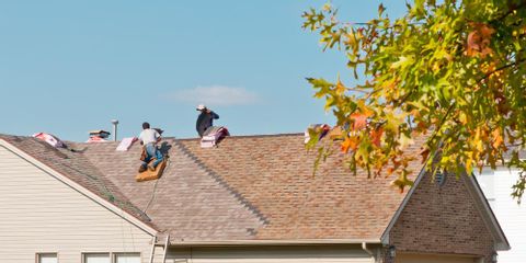 3 Benefits of Scheduling a Roof Replacement in the Fall