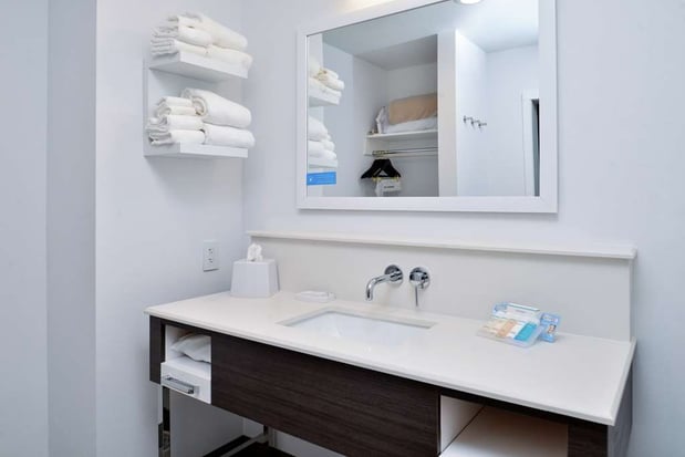 Images Hampton Inn Cedar Falls Downtown
