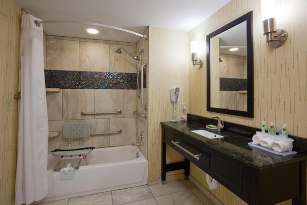 Images Holiday Inn Express & Suites Fort Dodge by IHG