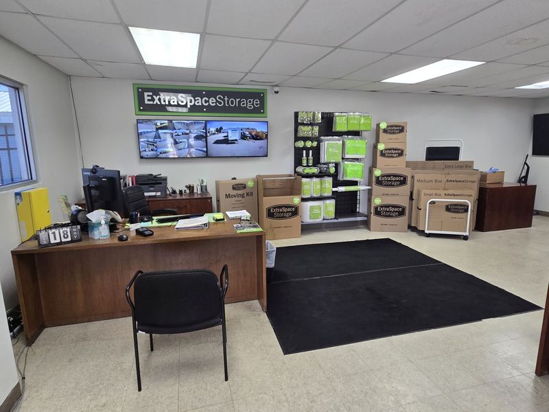 Images Extra Space Storage