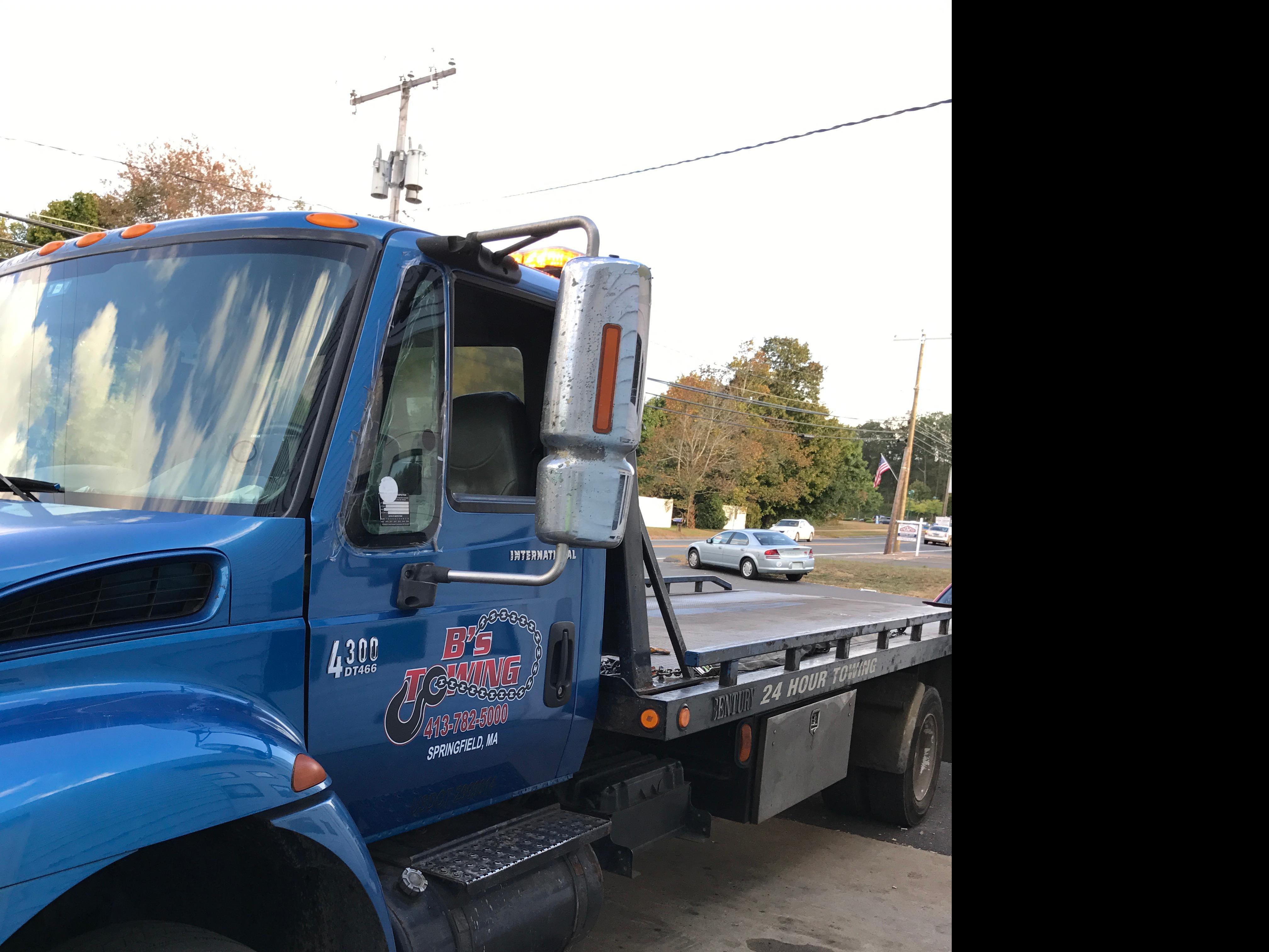 B's Towing & Recovery Photo