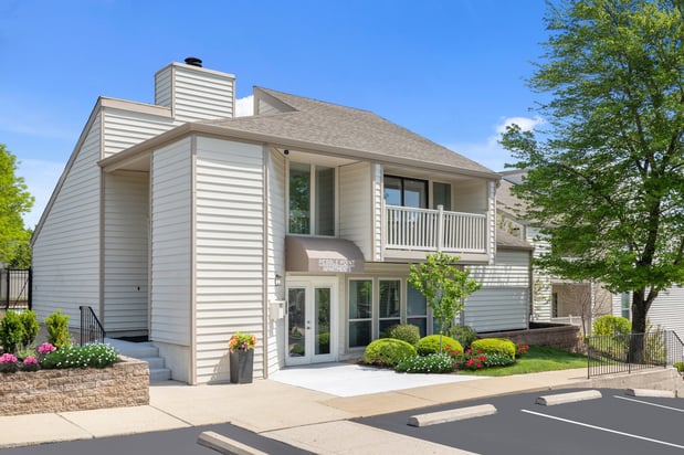 Images Pebble Point Apartments