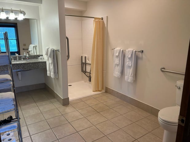 Images Redwood Inn & Suites