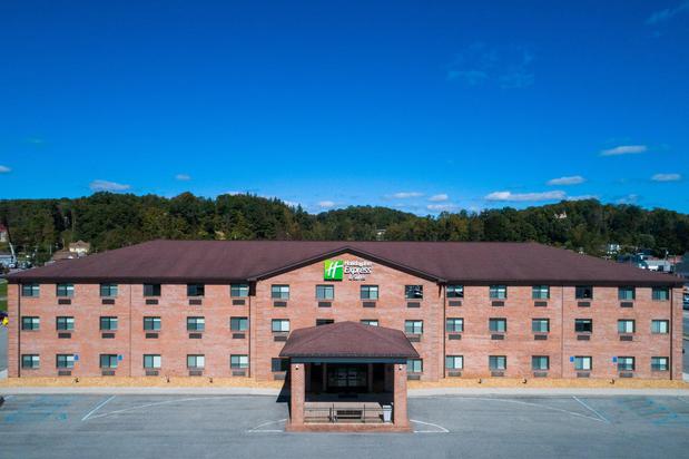 Images Holiday Inn Express & Suites Elkins, an IHG Hotel