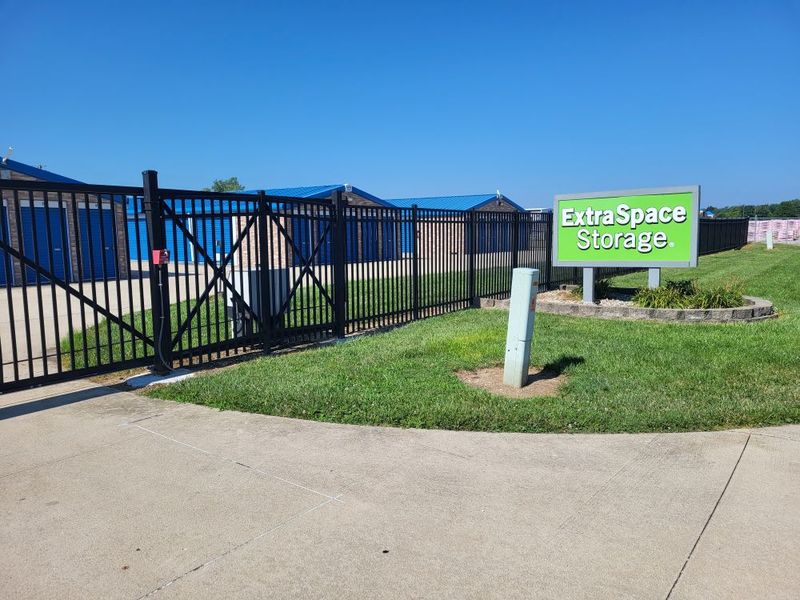 Beauty Image - Storage Express at 7708 Plummer Business Dr, Troy, IL 62294
