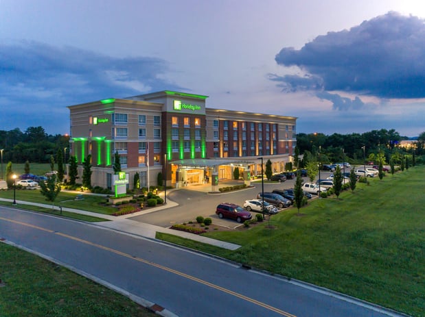 Images Holiday Inn Murfreesboro by IHG