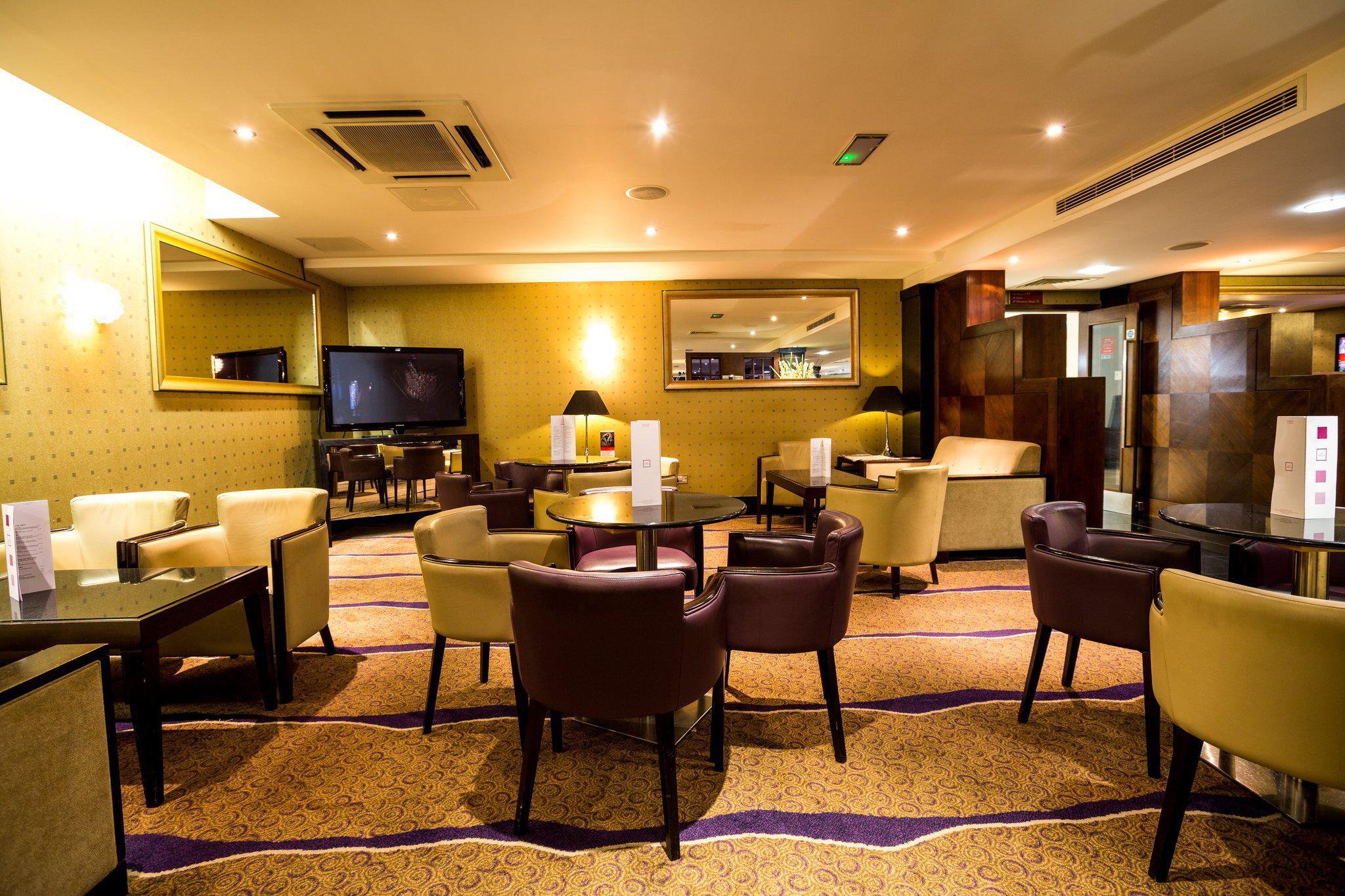 Crowne Plaza London - Ealing, an IHG Hotel London 020 8233 3200