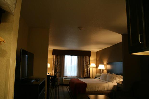 Images Holiday Inn Express & Suites Nevada, an IHG Hotel