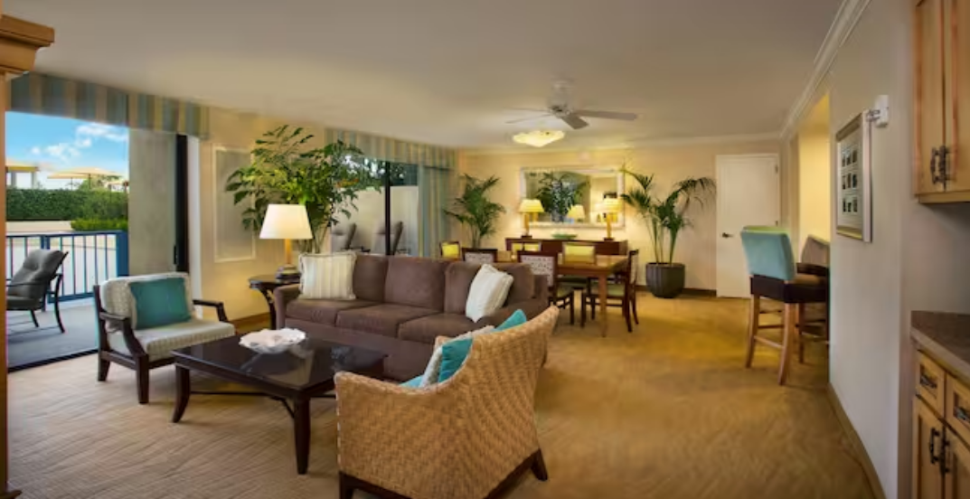 Disney's Paradise Pier Hotel Newport Suite 1-2 Bedrooms Seating Area