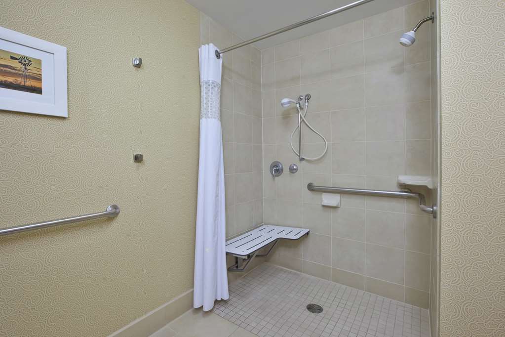 Guest room bath
