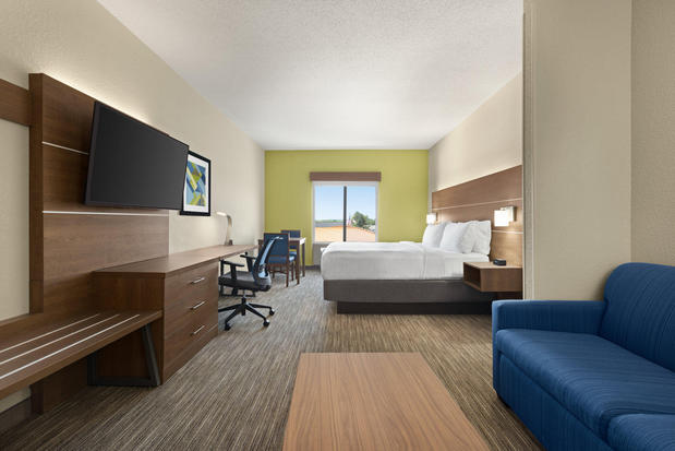 Images Holiday Inn Express & Suites Akron Regional Airport Area, an IHG Hotel