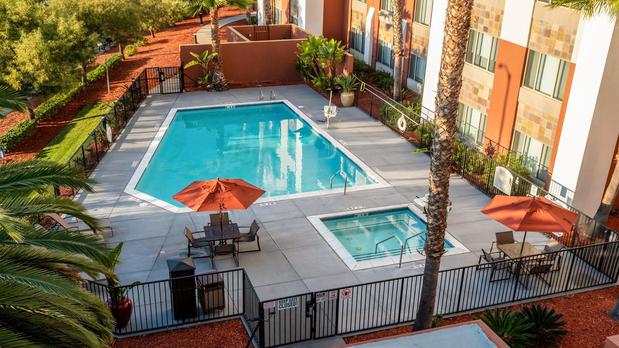Images Holiday Inn Express & Suites Fremont - Milpitas Central by IHG