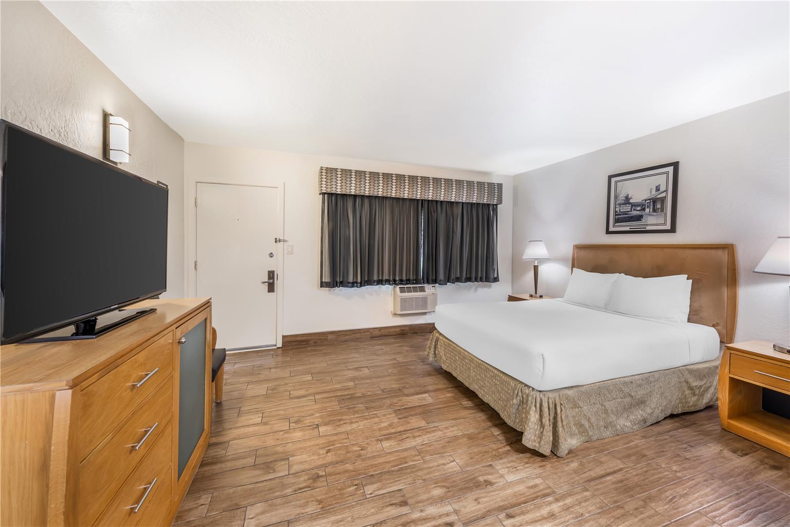 Queen - Sofabed with No Balcony