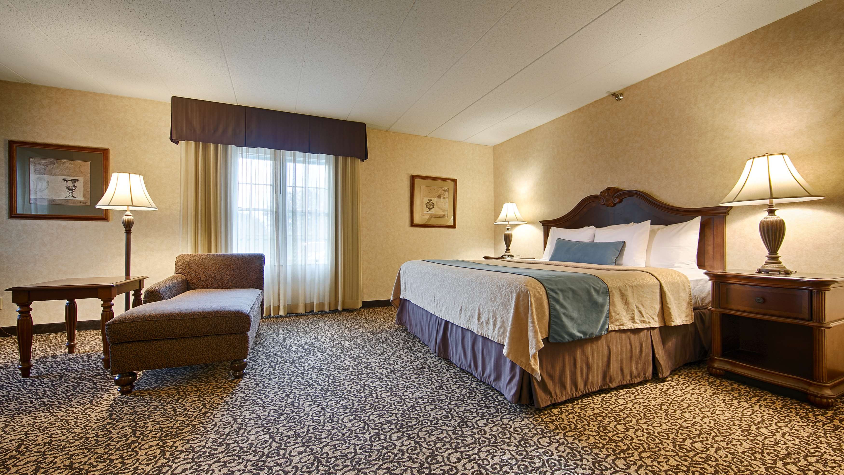 Best Western Plus Steeplegate Inn in Davenport, IA (Hotels & Motels
