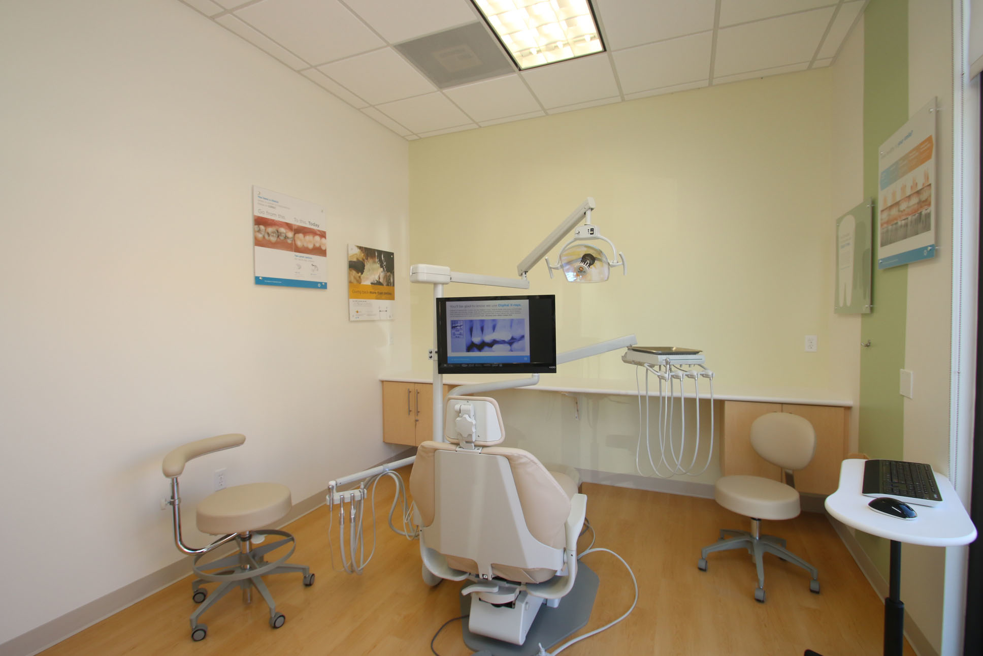 Our paperless system delivers electronic charting, digital imaging and enhanced case presentation at chair side.