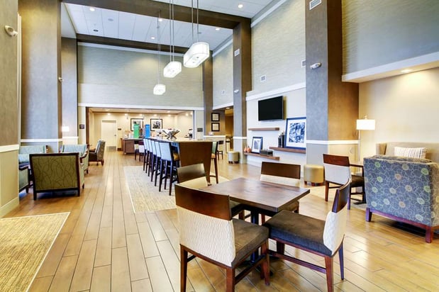 Images Hampton Inn & Suites Milwaukee West