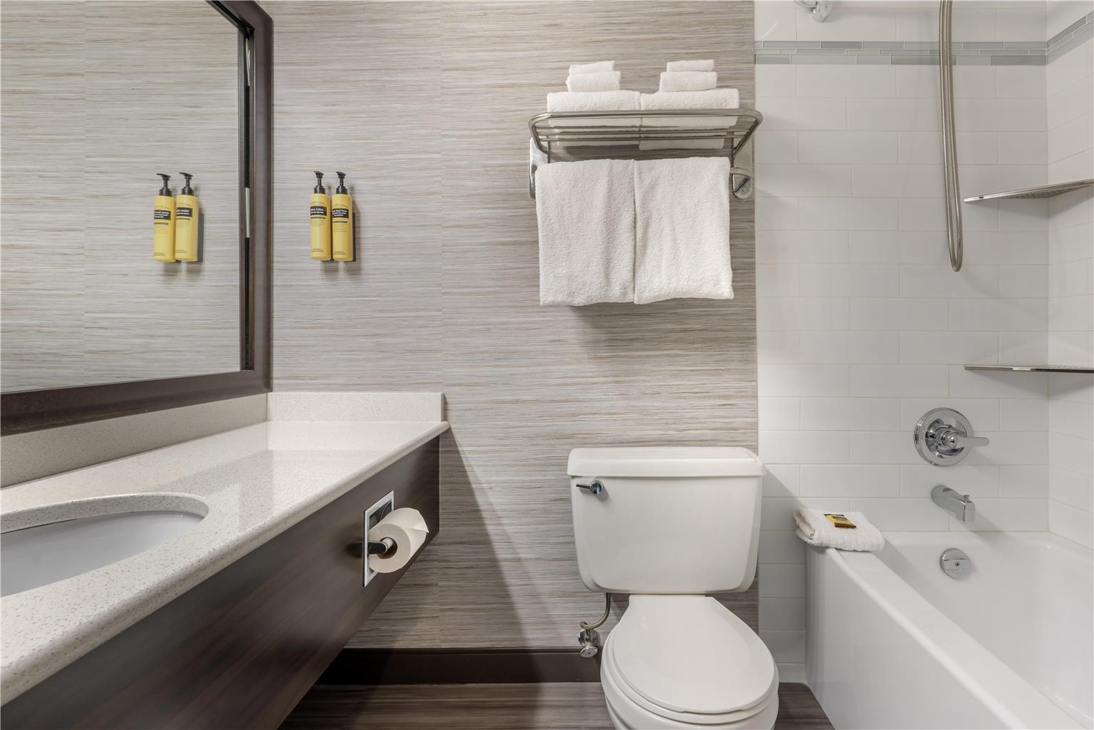 Images Best Western Plus Carlton Plaza Hotel