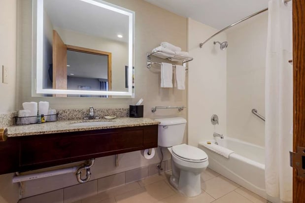 Images Best Western Plus Dubuque Hotel & Conference Center