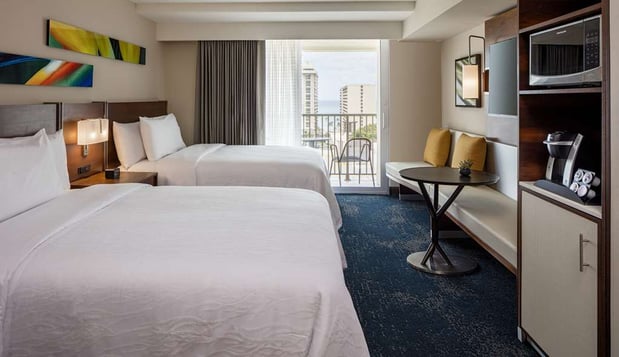 Images Hilton Garden Inn Waikiki Beach