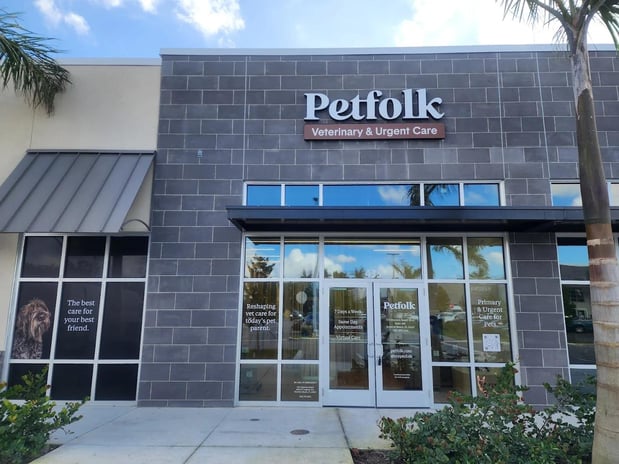Images Petfolk Veterinary & Urgent Care - Boynton Beach
