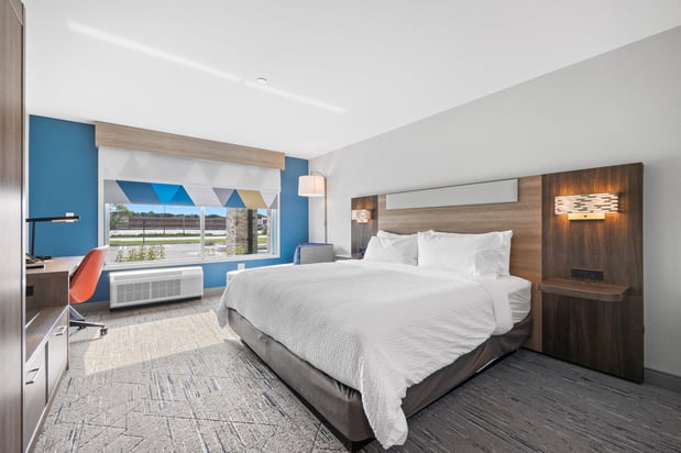 Images Holiday Inn Express & Suites Marinette by IHG