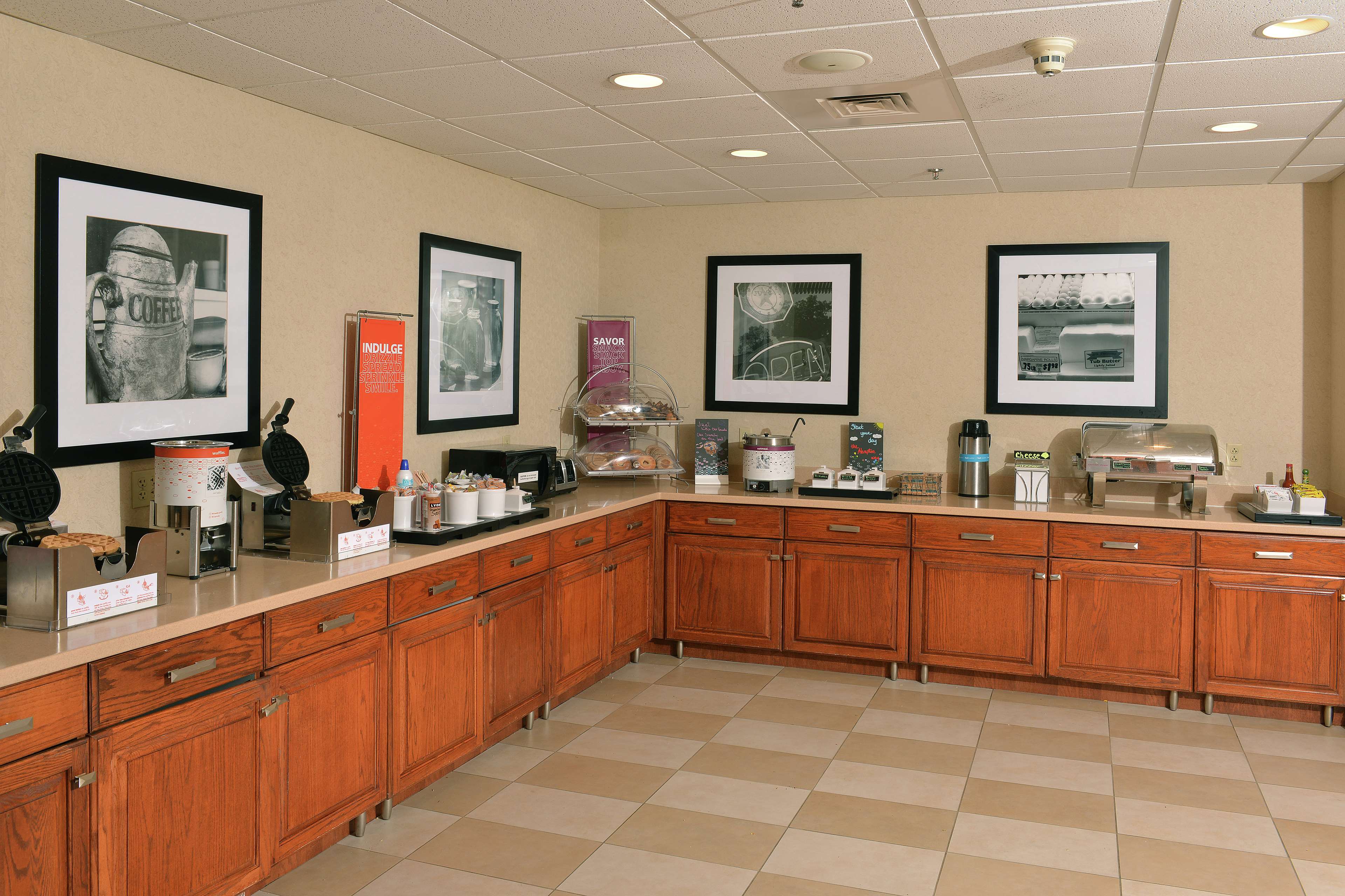 Hampton Inn & Suites Springfield in Springfield, MO - (417) 869-5548