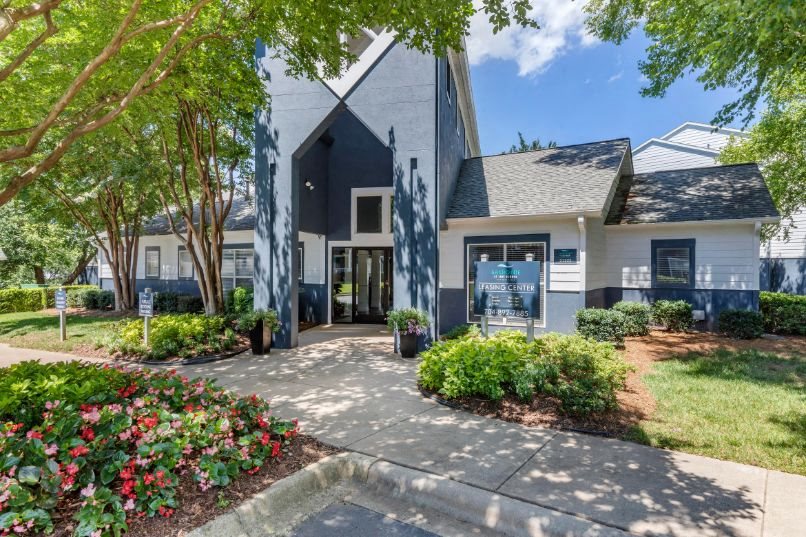 Sailpointe at Lake Norman Apartment Homes Photo