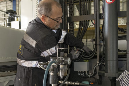 Bilder H. Schuoler Fahrzeugtechnik AG Zentralschmiertechnik