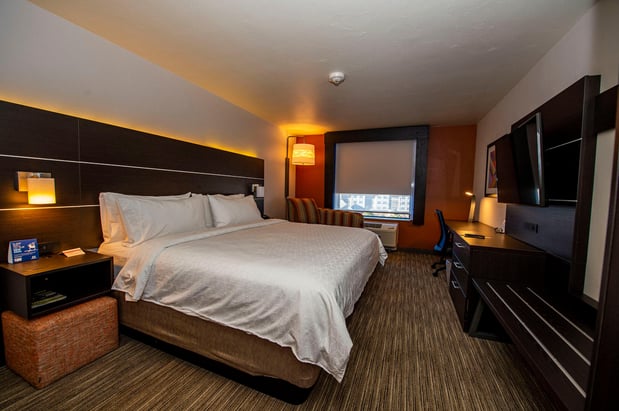 Images Holiday Inn Express & Suites Colorado Springs Afa Northgate by IHG