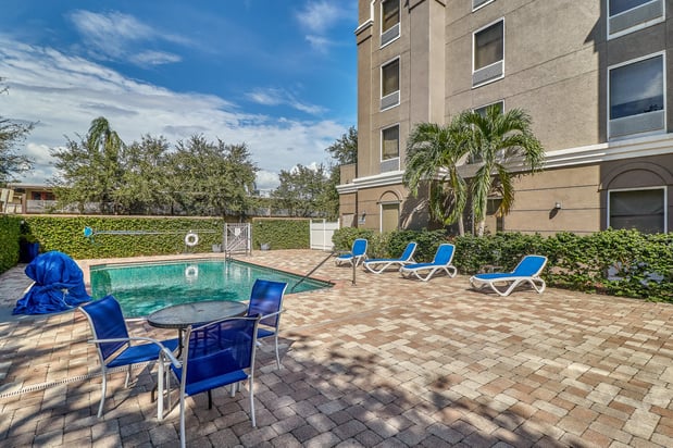 Images Holiday Inn Express & Suites Clearwater/US 19 N by IHG