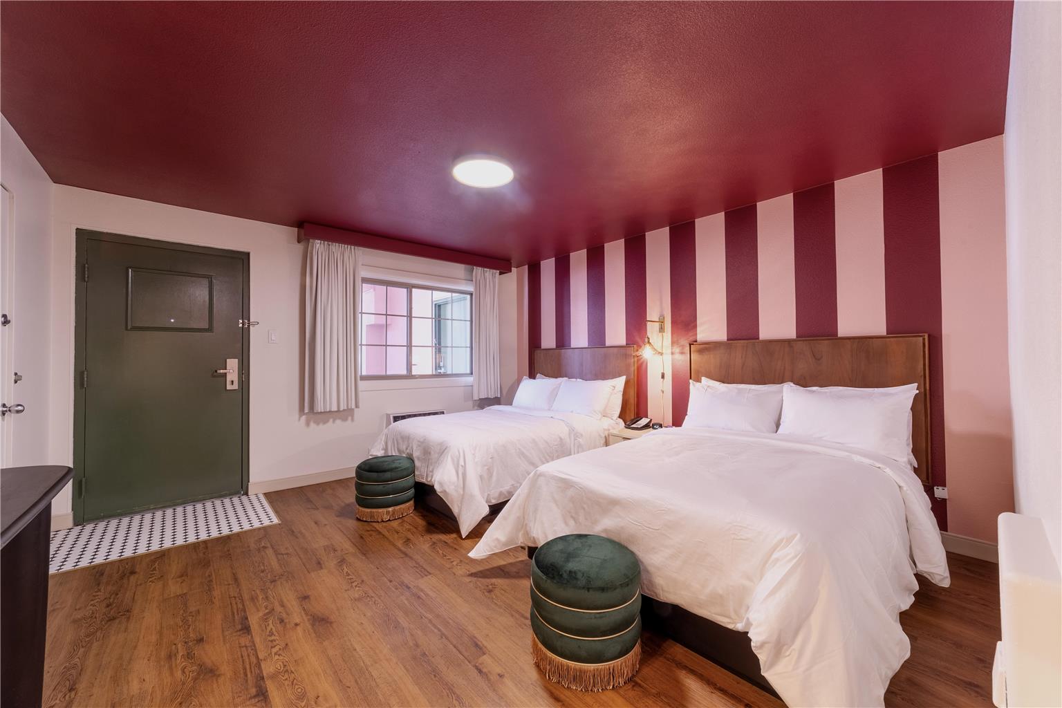 2 Queen Beds