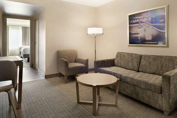 Images Embassy Suites by Hilton Cleveland Rockside