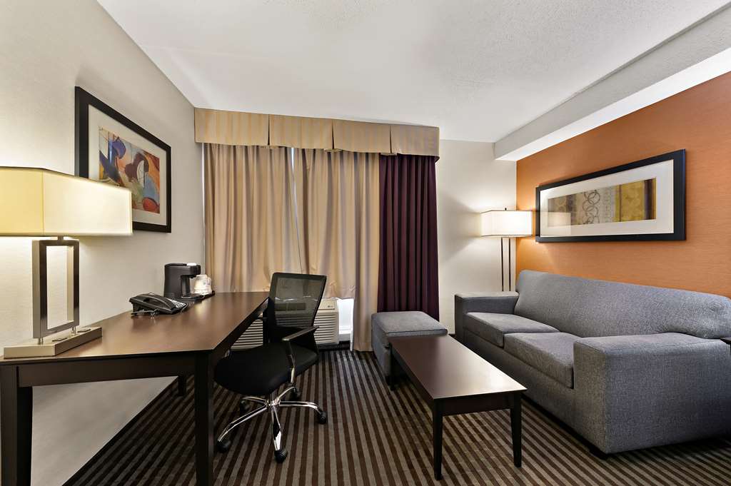 1 King Bed Best Western Plus Toronto North York Hotel & Suites Toronto (416)663-9500