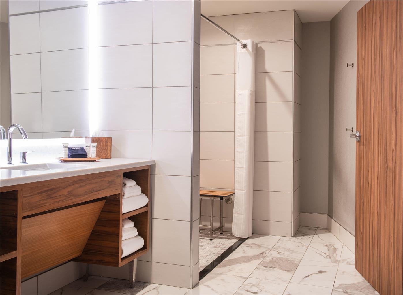 Guest room bath
