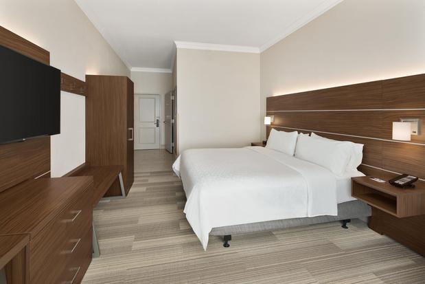 Images Holiday Inn Express & Suites Byron, an IHG Hotel