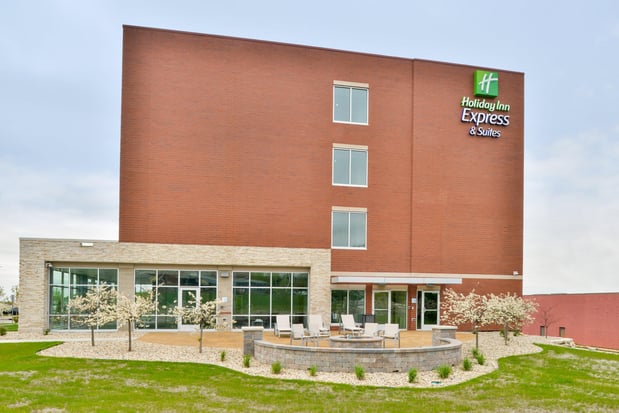 Images Holiday Inn Express & Suites Madison by IHG